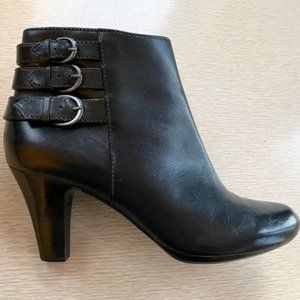 NWOT Clarks leather black bootie heels w/ buckles